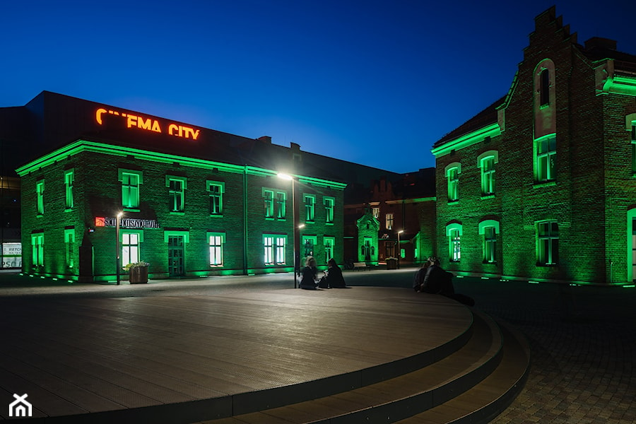 Plac przed galerią handlową w Krakowie - zdjęcie od TIMBERNESS