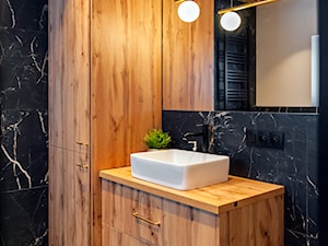Łazienka z marmurem i drewnem - Łazienka, styl nowoczesny - zdjęcie od Pracownia Projektowa Arch/tecture