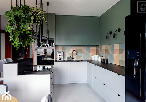 Kuchnia i salon pełne zieleni - Kuchnia, styl nowoczesny - zdjęcie od Pracownia Projektowa Arch/tecture