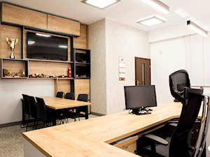 Biurowiec - Średnie beżowe białe biuro - zdjęcie od DG Studio