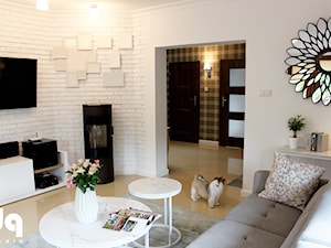 Dom za miastem - Mały biały salon - zdjęcie od DG Studio