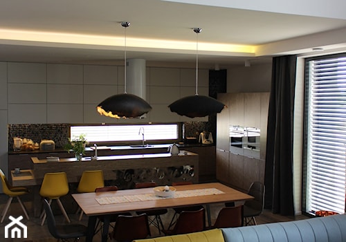 Silver - Mały biały czarny salon z kuchnią z jadalnią, styl nowoczesny - zdjęcie od Pracownia Architektury PS Piotr Stanisz