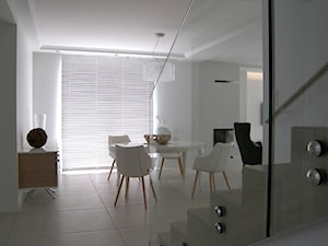 Po drugiej stronie lustra - Hol / przedpokój, styl minimalistyczny - zdjęcie od Pracownia Architektury PS Piotr Stanisz