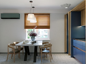Kuchni - Średnia otwarta z salonem biała niebieska z zabudowaną lodówką kuchnia jednorzędowa z oknem, styl minimalistyczny - zdjęcie od Design Time