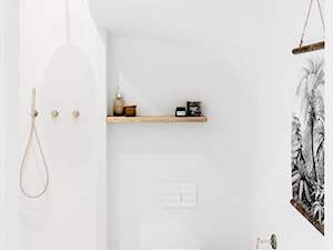 LittleBohoHouse - Mała na poddaszu bez okna łazienka, styl nowoczesny - zdjęcie od Littlebohohouse