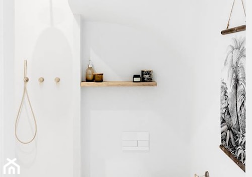 LittleBohoHouse - Mała na poddaszu bez okna łazienka, styl nowoczesny - zdjęcie od Littlebohohouse
