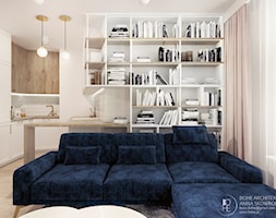 Mieszkanie w jasnych barwach z biblioteczką w salonie - zdjęcie od BOHE Architektura - Homebook