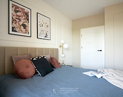 Realizacja projektu mieszkania w jasnych barwach ze sztukaterią - zdjęcie od BOHE Architektura - Homebook