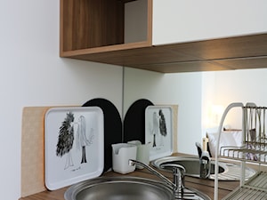 Mini kawalerka inwestycyjna dla osoby młodej duchem w dwóch odsłonach - 2017 - Kuchnia, styl nowoczesny - zdjęcie od Bielawska Studio