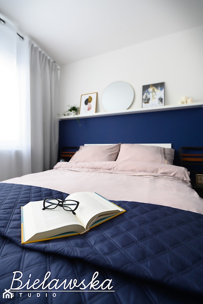 Mieszkanie inwestyczyne_2019_dwa pokoje w bloku - Sypialnia, styl nowoczesny - zdjęcie od Bielawska Studio - Homebook