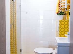 Żółty i biały w łazience - zdjęcie od dekoton