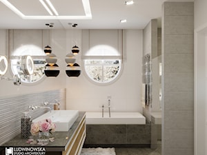 RIFLESSO - Średnia z lustrem z marmurową podłogą z punktowym oświetleniem łazienka z oknem, styl minimalistyczny - zdjęcie od Ludwinowska Studio Architektury