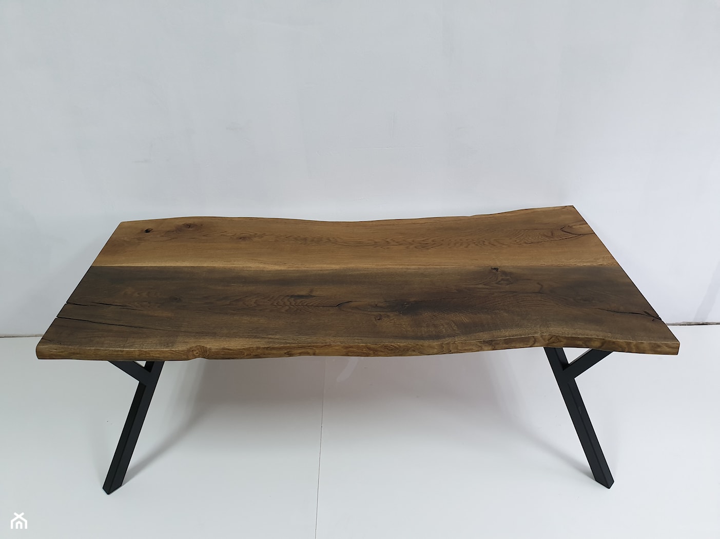 stół dębowy - stare dwie dechy z drewna dębowego - zdjęcie od Pracownia Mebli - Homebook