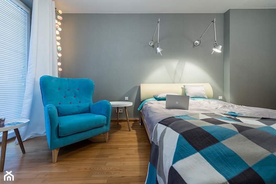 Dom w Wawrze - Średnia szara sypialnia, styl nowoczesny - zdjęcie od StudioGRA