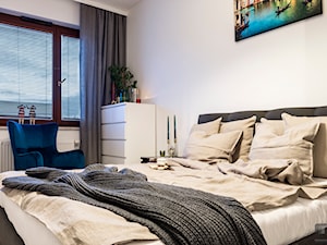 Metamorfoza mieszkania na warszawskim Wilanowie - Średnia biała sypialnia, styl nowoczesny - zdjęcie od StudioGRA