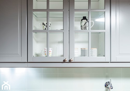Mieszkanie na Woli - Mała średnia z zabudowaną lodówką z nablatowym zlewozmywakiem kuchnia jednorzędowa, styl skandynawski - zdjęcie od StudioGRA