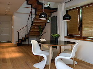Dom w Sulejówku - Mała biała jadalnia, styl minimalistyczny - zdjęcie od StudioGRA