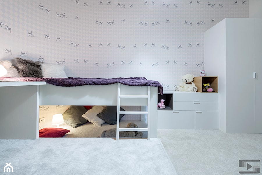 Metamorfoza mieszkania na warszawskim Wilanowie - Średni biały szary pokój dziecka dla dziecka dla nastolatka dla chłopca dla dziewczynki dla rodzeństwa, styl nowoczesny - zdjęcie od StudioGRA