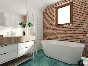 dom pod Warszawą - Średnia na poddaszu z lustrem z punktowym oświetleniem łazienka z oknem, styl rustykalny - zdjęcie od Twój Kwadrat
