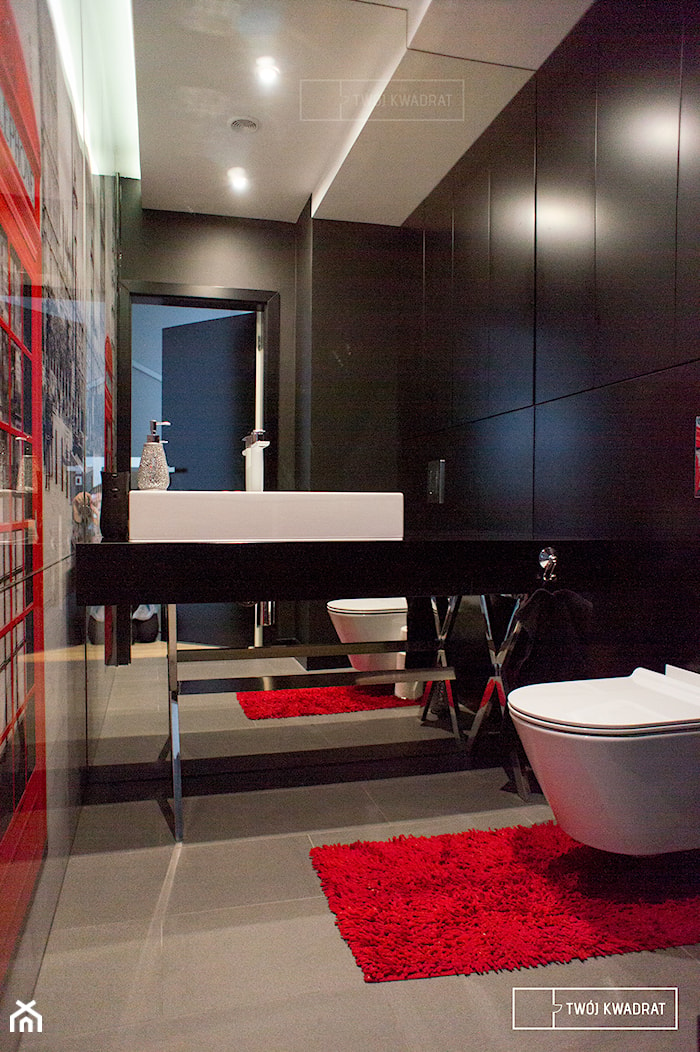 łazienka z grafiką - Mała na poddaszu bez okna łazienka, styl nowoczesny - zdjęcie od Twój Kwadrat - Homebook
