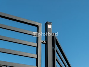 Segmenty ogrodzeniowe stalowe - zdjęcie od PLOTBUD Ogrodzenia
