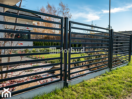 Aranżacje wnętrz - Ogród: Ogrodzenie palisadowe stalowe - PLOTBUD Ogrodzenia. Przeglądaj, dodawaj i zapisuj najlepsze zdjęcia, pomysły i inspiracje designerskie. W bazie mamy już prawie milion fotografii!