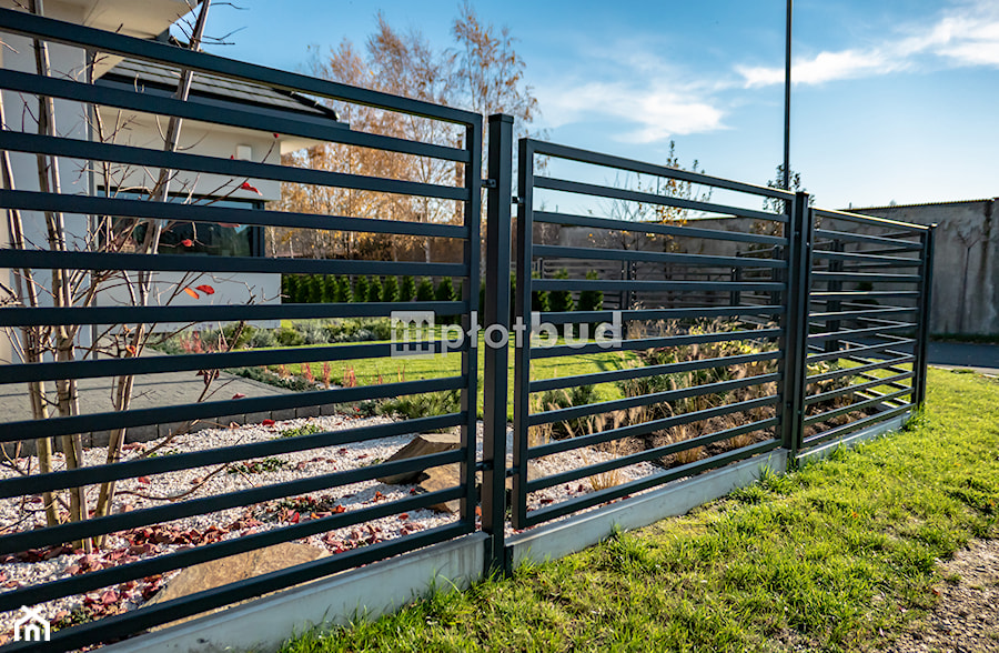 Ogrodzenie palisadowe stalowe - zdjęcie od PLOTBUD Ogrodzenia