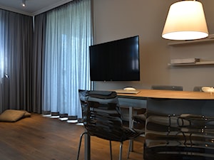Apartament Sadyba II - Mała szara jadalnia jako osobne pomieszczenie, styl nowoczesny - zdjęcie od Katarzyna Jaskulska Projektowanie Wnętrz