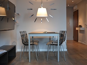 Apartament Sadyba II - Mała beżowa jadalnia w salonie, styl nowoczesny - zdjęcie od Katarzyna Jaskulska Projektowanie Wnętrz