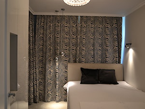 Apartament Sadyba II - Mała beżowa sypialnia, styl glamour - zdjęcie od Katarzyna Jaskulska Projektowanie Wnętrz