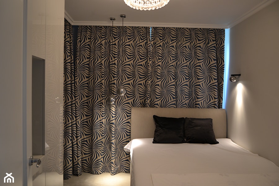 Apartament Sadyba II - Mała beżowa sypialnia, styl glamour - zdjęcie od Katarzyna Jaskulska Projektowanie Wnętrz