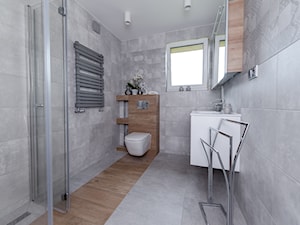 Metamorfoza wnętrz w domu jednorodzinnym( kuchnia, salon, przedpokój, łazienka) - Łazienka - zdjęcie od Active Design