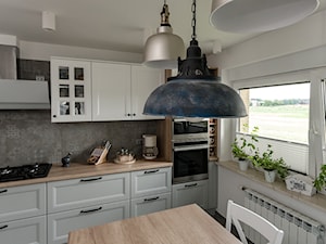 Metamorfoza wnętrz w domu jednorodzinnym( kuchnia, salon, przedpokój, łazienka) - Kuchnia - zdjęcie od Active Design