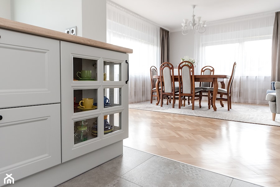 Metamorfoza wnętrz w domu jednorodzinnym( kuchnia, salon, przedpokój, łazienka) - Salon - zdjęcie od Active Design