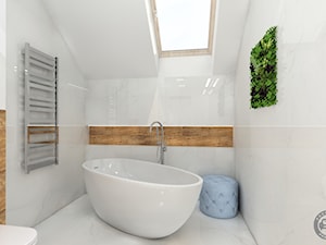 Łazienka w bieli - Średnia na poddaszu z marmurową podłogą łazienka z oknem, styl nowoczesny - zdjęcie od Modelowy Projekt