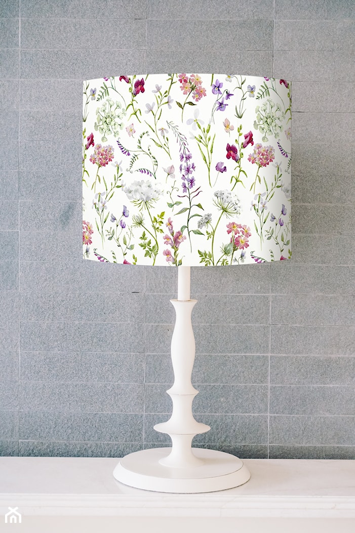 Abażur na lampę stołową biały w kwiaty - zdjęcie od lampidarium_pl - Homebook