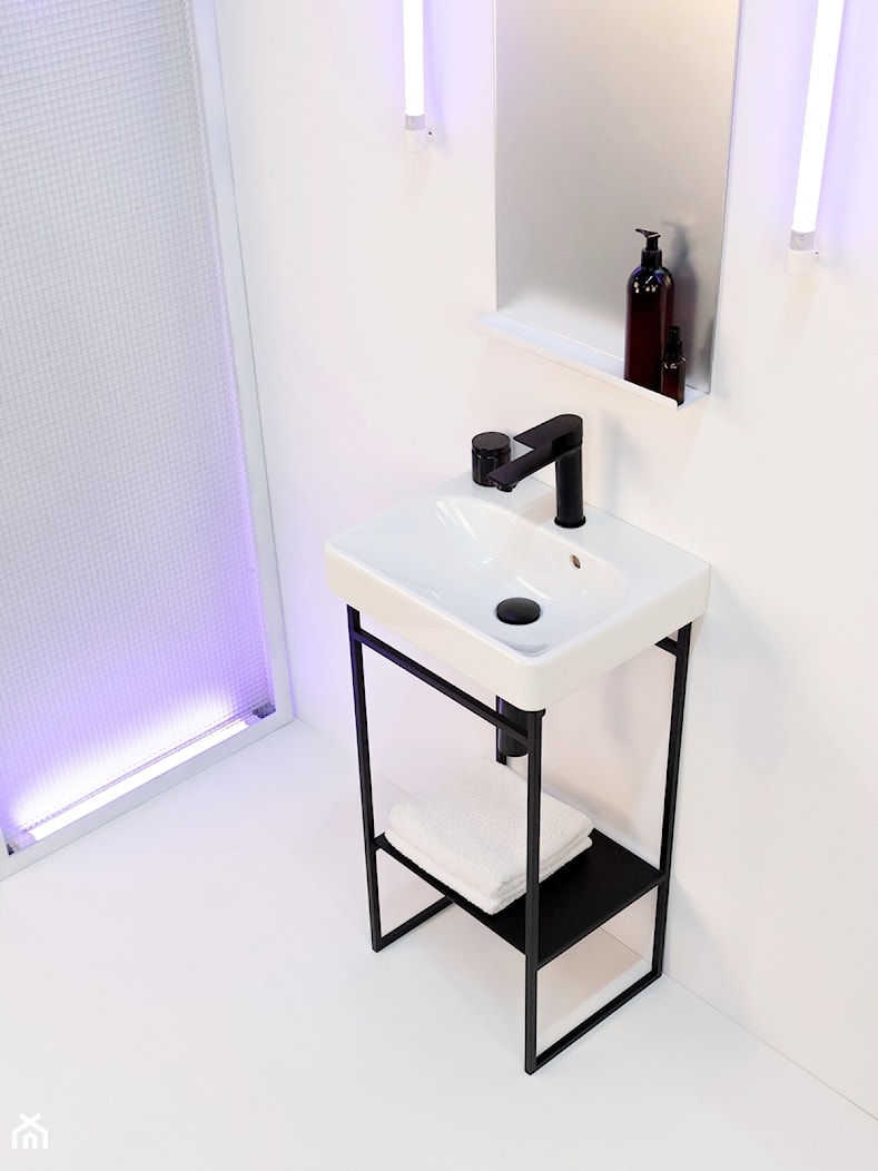 Konsola łazienkowa Stelaż pod umywalkę Czarna konsola umywalkowa MOLO 45 - zdjęcie od LadneBoProste - Homebook