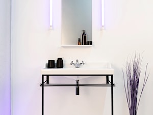 Konsola łazienkowa Stelaż pod umywalkę Czarna konsola umywalkowa HERON IKEA 62 - zdjęcie od LadneBoProste