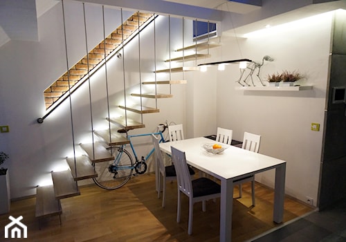 Mieszkanie na poddaszu - Średnia biała jadalnia jako osobne pomieszczenie, styl tradycyjny - zdjęcie od Art Design Studio