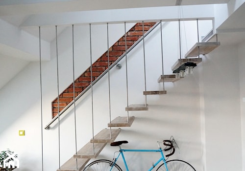 Mieszkanie na poddaszu - Schody jednobiegowe drewniane, styl nowoczesny - zdjęcie od Art Design Studio