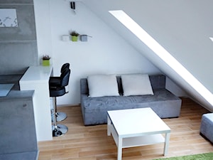 Mieszkanie na poddaszu - Mały biały salon z jadalnią, styl nowoczesny - zdjęcie od Art Design Studio