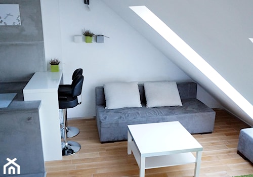 Mieszkanie na poddaszu - Mały biały salon z jadalnią, styl nowoczesny - zdjęcie od Art Design Studio