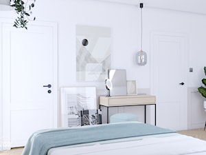 Przytulna sypialnia w odcieniach beżu i błękitu, toaletka z pufką, drzwi ramiakowe - zdjęcie od VISO Pracownia Projektowa