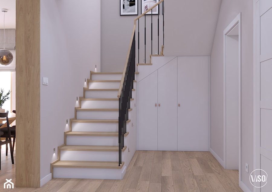 Korytarz w stylu skandynawskim - szafa pod schodami - zdjęcie od VISO Pracownia Projektowa