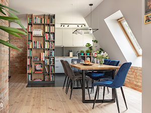 Loftowy stół jadalniany, biblioteka - zdjęcie od VISO Pracownia Projektowa