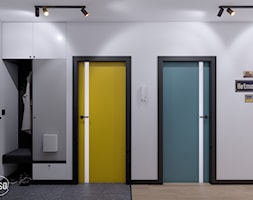 Przedpokój z kolorowymi drzwiami - zdjęcie od VISO Pracownia Projektowa - Homebook