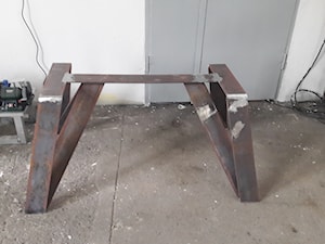 Stół z drewnianym blatem - Jadalnia, styl industrialny - zdjęcie od TIG MAG MMA WELDING