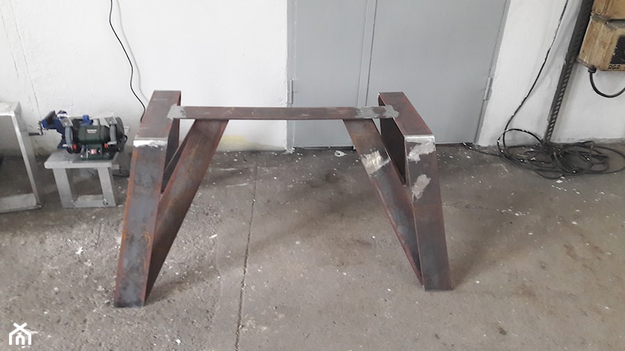 Stół z drewnianym blatem - Jadalnia, styl industrialny - zdjęcie od TIG MAG MMA WELDING