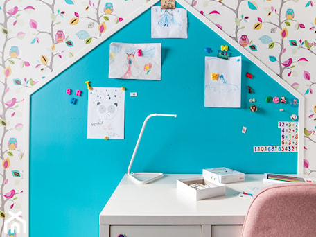 Aranżacje wnętrz - Pokój dziecka: Pokój 7-letniej Marysi - RED design. Przeglądaj, dodawaj i zapisuj najlepsze zdjęcia, pomysły i inspiracje designerskie. W bazie mamy już prawie milion fotografii!