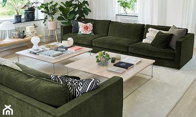 sztruksowa sofa w kolorze zieleni